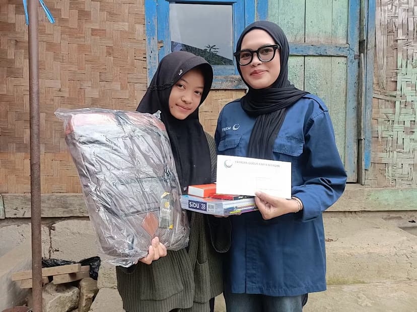 Bantu biaya pendidikan anak petani dhuafa